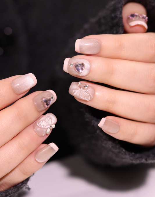 Butterfly Kiss - ミルキーピンク立体リボンハートアクセントニュアンス ショートスクエアオフネイルチップ