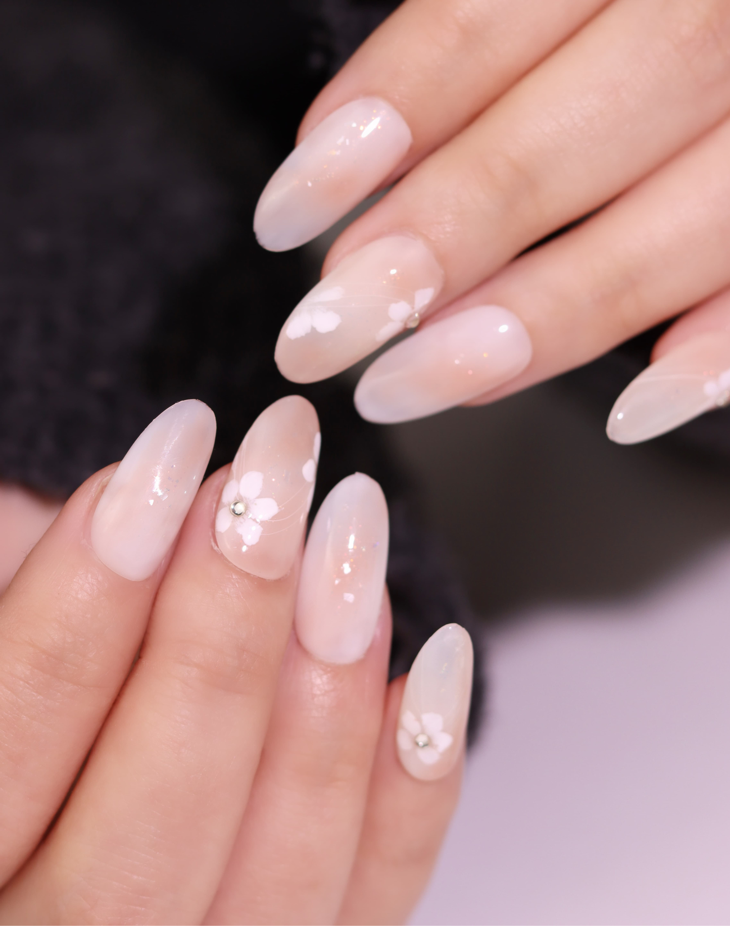 Petal Drift - ヌーディーベージュ フラワーペタル ニュアンス 上品オーバル ネイルチップ