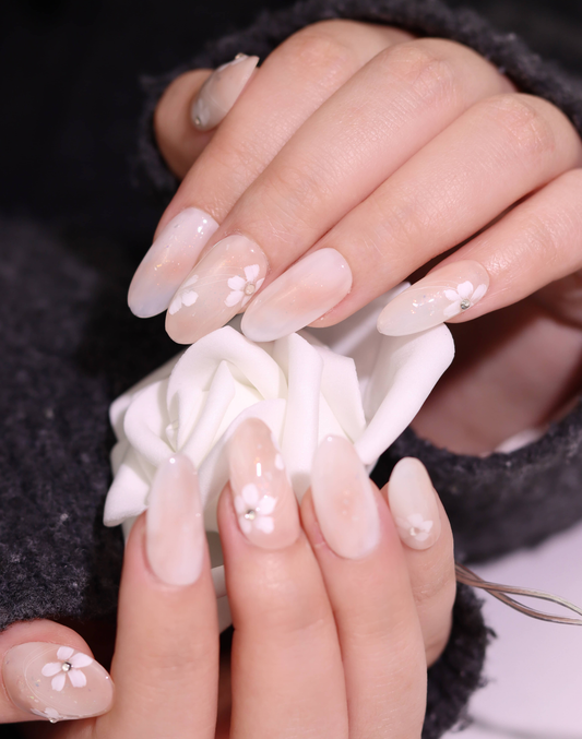 Petal Drift - ヌーディーベージュ フラワーペタル ニュアンス 上品オーバル ネイルチップ