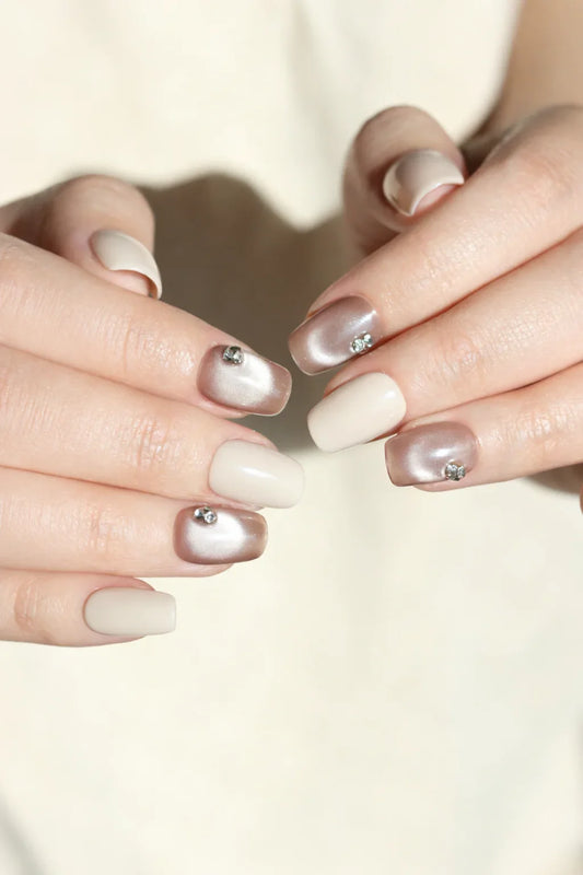 Cocoa Beige - ミルキーブラウン ワンポイントビジュー上品ニュアンスショートスクエアオフネイルチップ