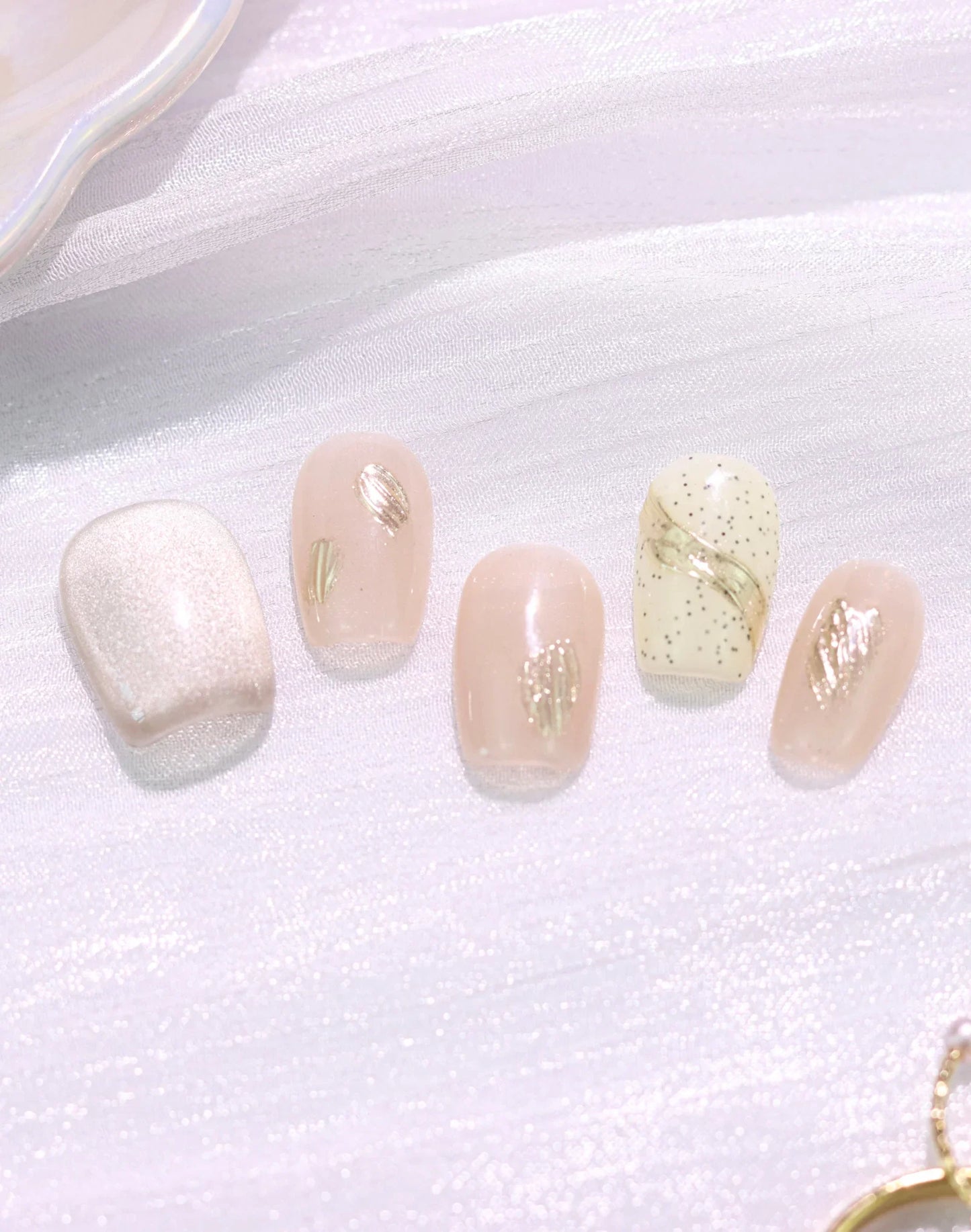 【20%OFF】Golden Dust - 水光ネイルヌーディーベージュ金箔デザインショートスクエアオフネイルチップ