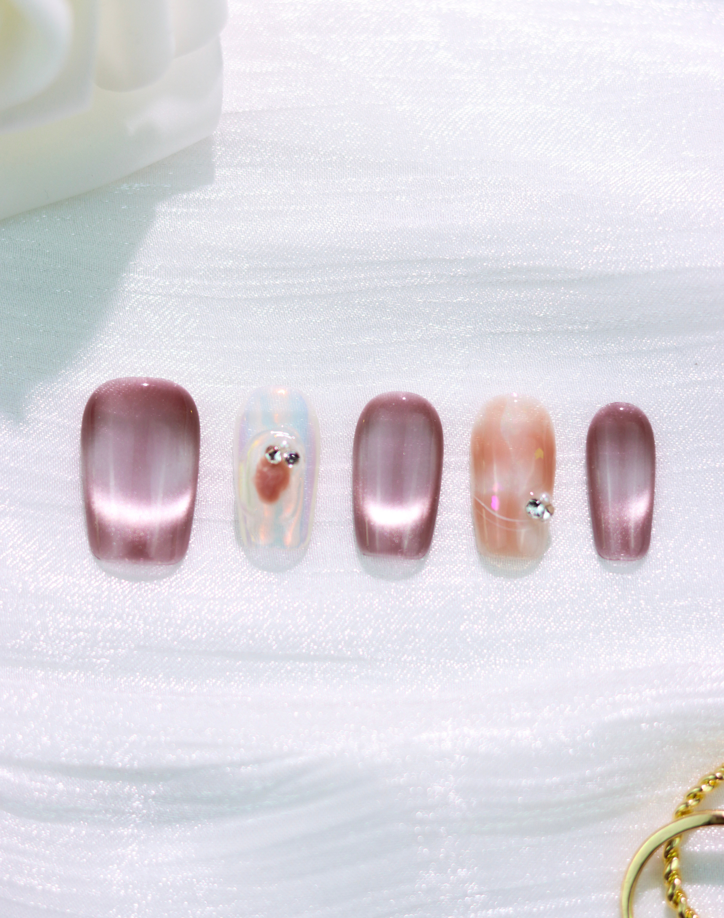 Rosy Jelly - ローズベージュ透け感ニュアンスワンポイントビジュー ミディアムスクエアオフネイルチップ