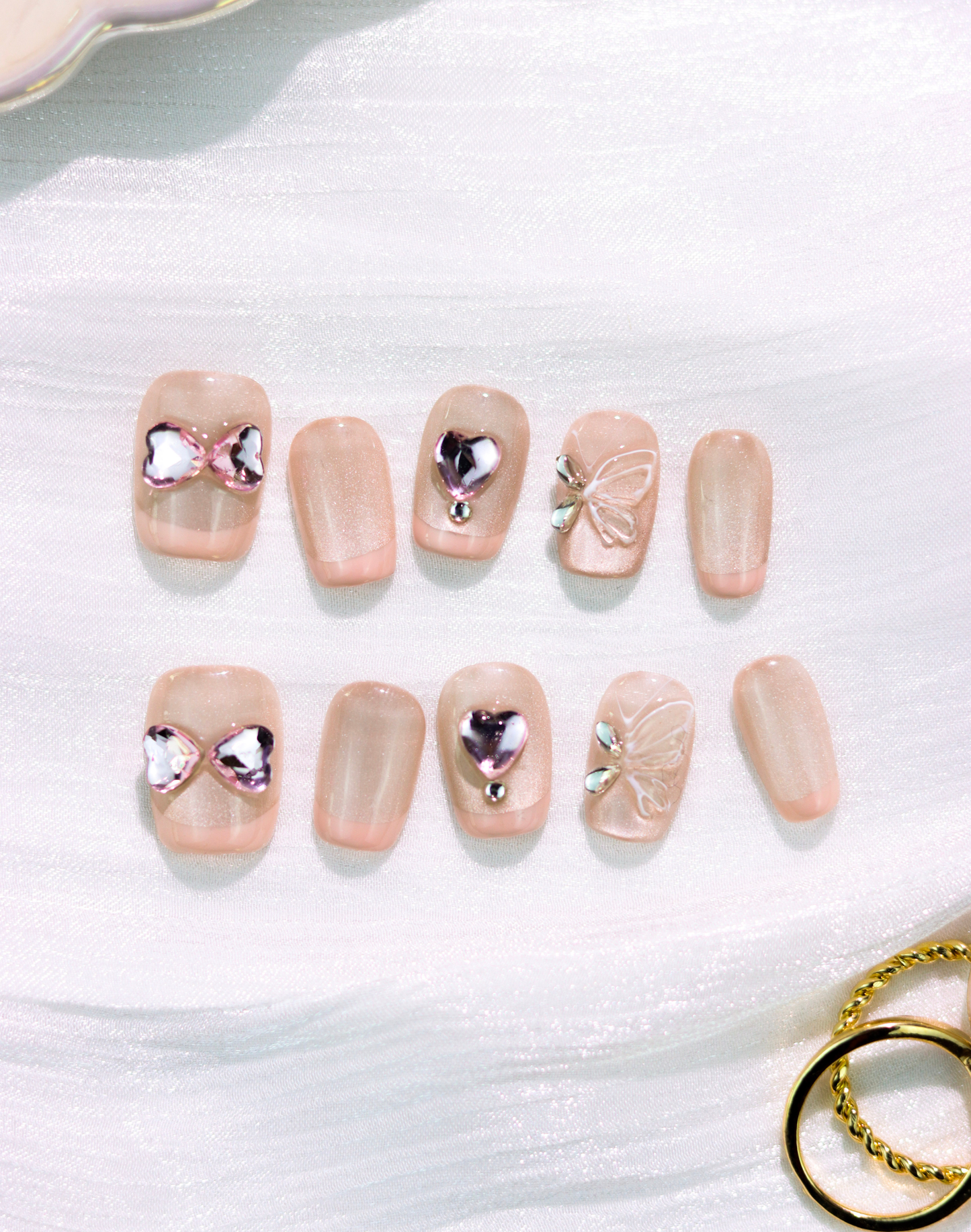 Butterfly Kiss - ミルキーピンク立体リボンハートアクセントニュアンス ショートスクエアオフネイルチップ