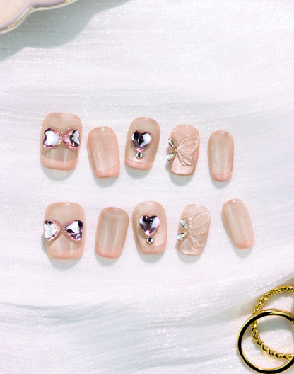 Butterfly Kiss - ミルキーピンク立体リボンハートアクセントニュアンス ショートスクエアオフネイルチップ
