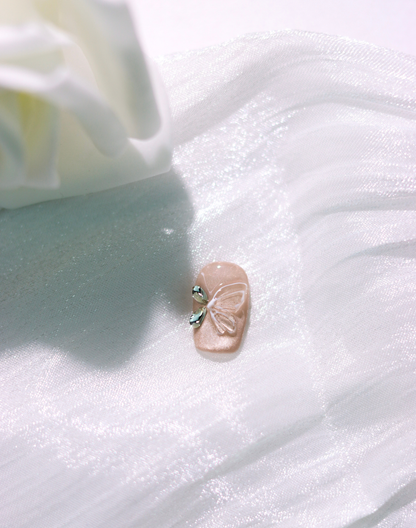 Butterfly Kiss - ミルキーピンク立体リボンハートアクセントニュアンス ショートスクエアオフネイルチップ