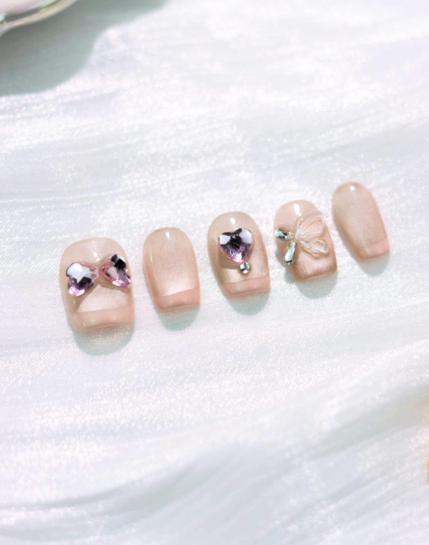 Butterfly Kiss - ミルキーピンク立体リボンハートアクセントニュアンス ショートスクエアオフネイルチップ
