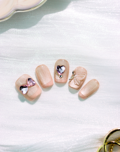Butterfly Kiss - ミルキーピンク立体リボンハートアクセントニュアンス ショートスクエアオフネイルチップ