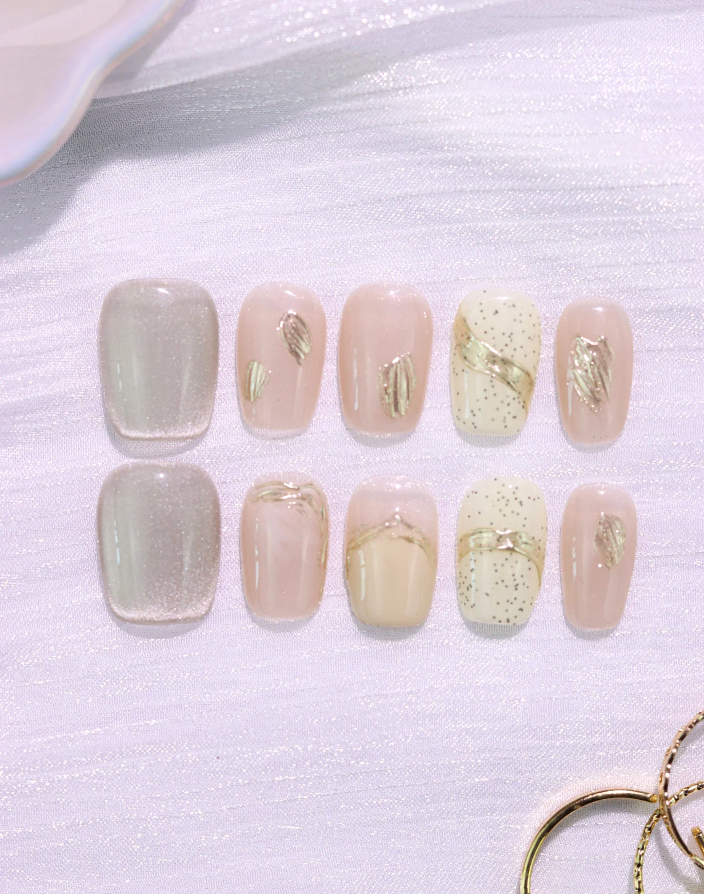 【20%OFF】Golden Dust - 水光ネイルヌーディーベージュ金箔デザインショートスクエアオフネイルチップ