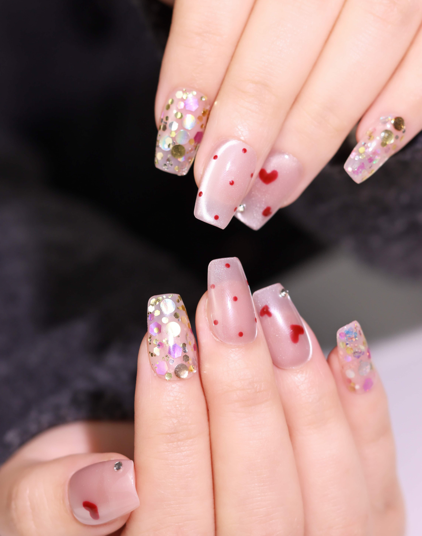 Sweetheart Sparkle - ミルキーピンクカラースパンコールハートアクセントニュアンスミディアムスクエアオフネイルチップ