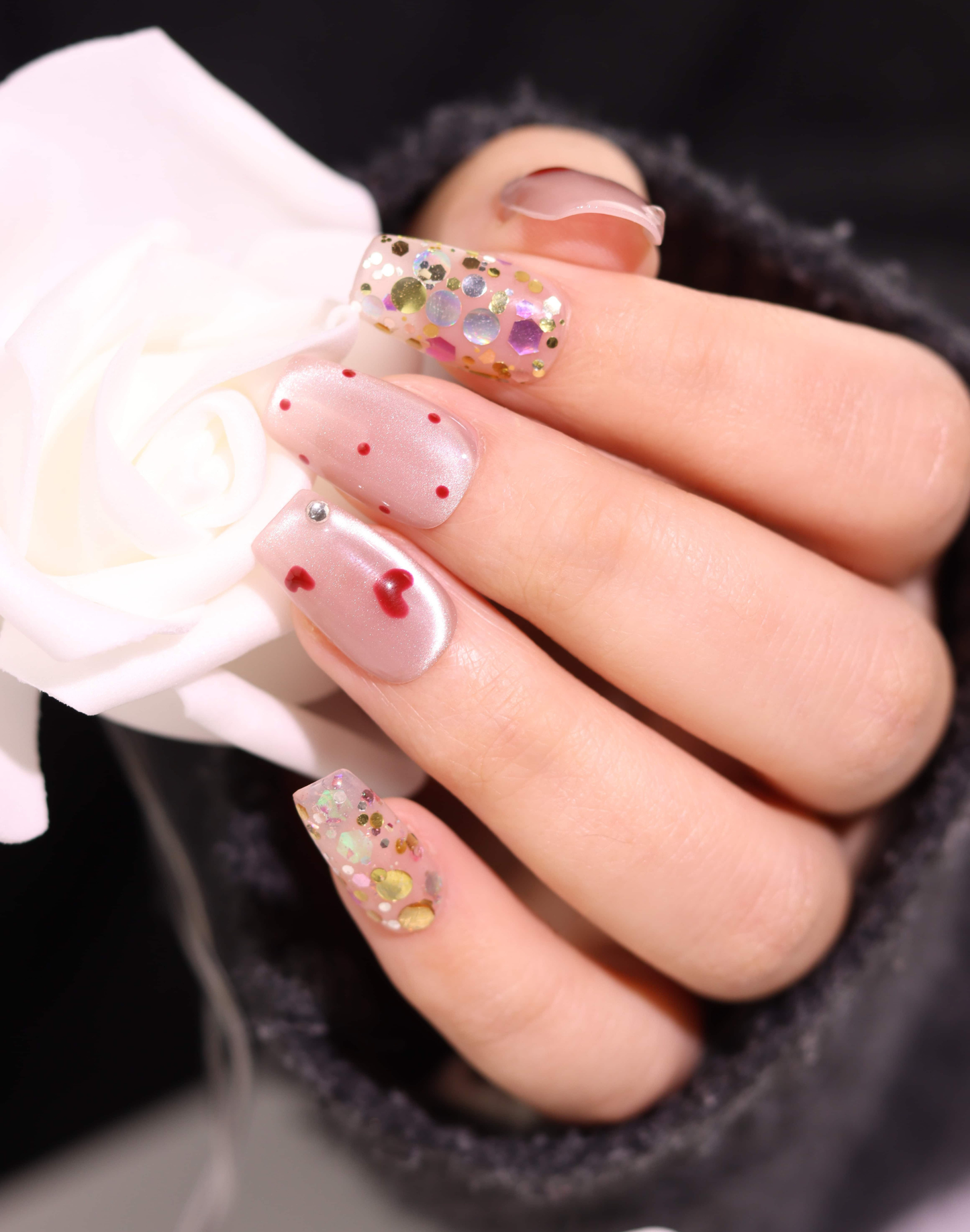 Sweetheart Sparkle - ミルキーピンクカラースパンコールハートアクセントニュアンスミディアムスクエアオフネイルチップ