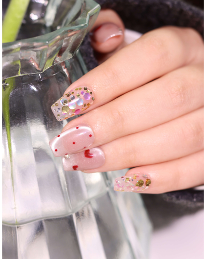 Sweetheart Sparkle - ミルキーピンクカラースパンコールハートアクセントニュアンスミディアムスクエアオフネイルチップ