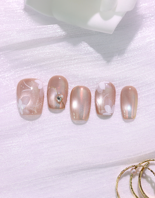 Petal Cloud - ミルキーベージュ花びらニュアンス透け感ショートラウンドネイルチップ