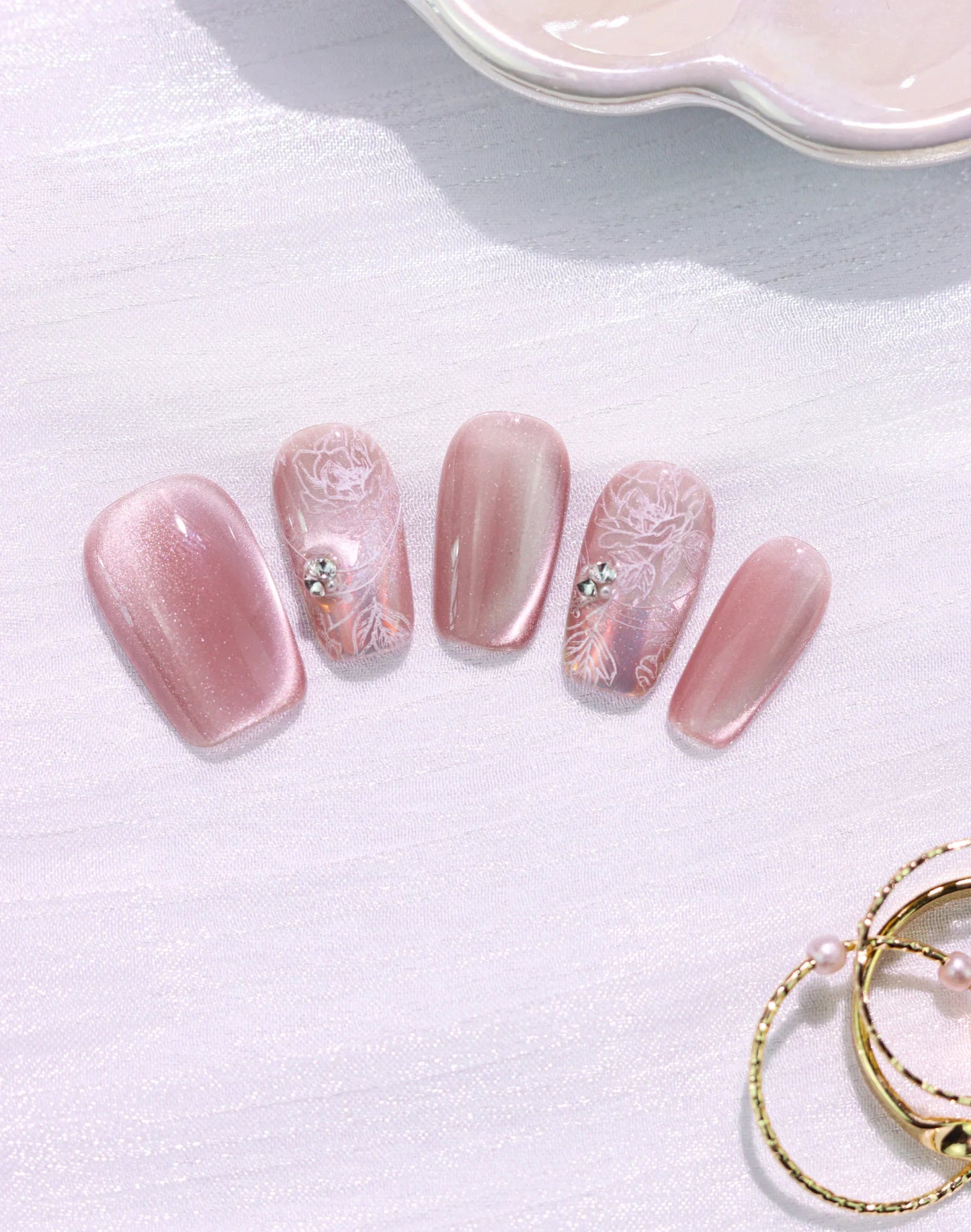 【20%OFF】Rosy Lace - ローズベージュレースニュアンスビジュー上品 ミディアムスクエアオフネイルチップ