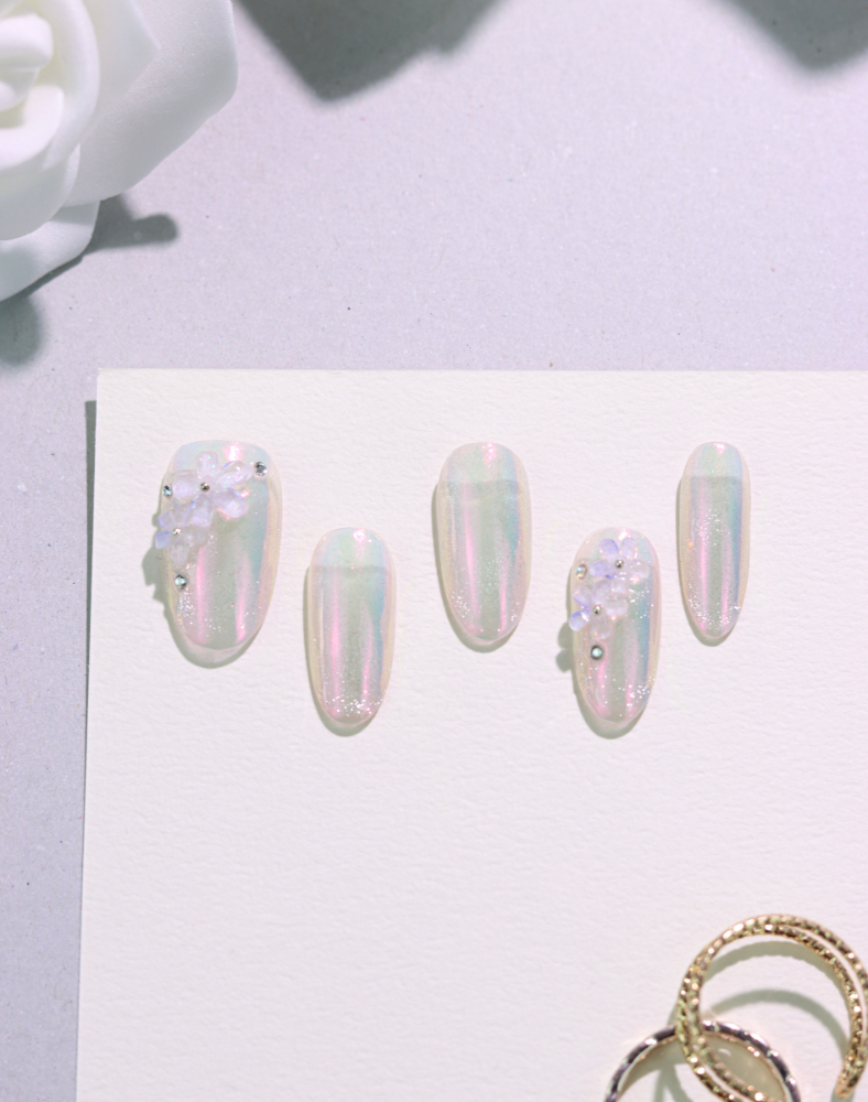 【20%OFF】Crystal Bloom - クリアフラワー透明感ビジューオーバルネイルチップ