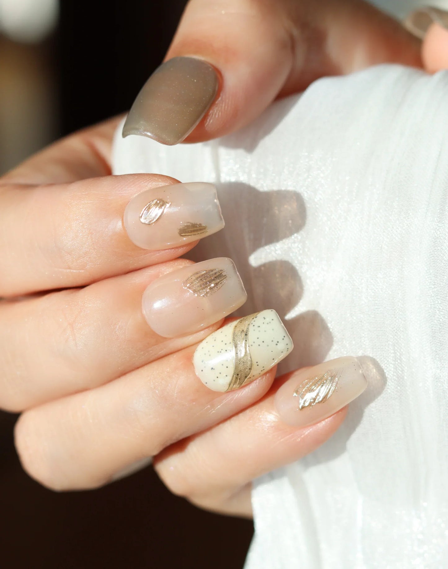 【20%OFF】Golden Dust - 水光ネイルヌーディーベージュ金箔デザインショートスクエアオフネイルチップ