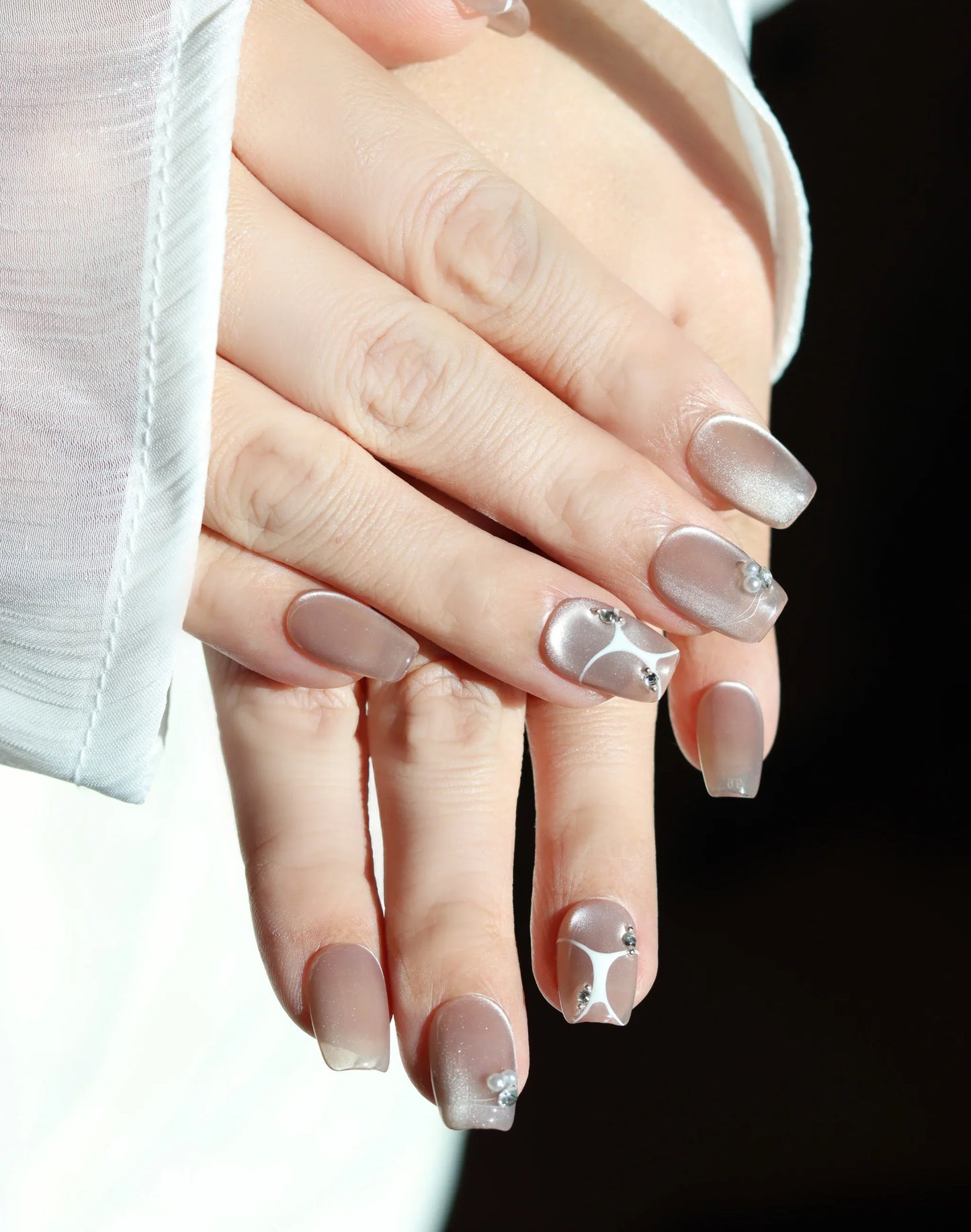 【20%OFF】Pearl Sketch - ミルキーベージュパールラインニュアンスデザインショートスクエアオフネイルチップ