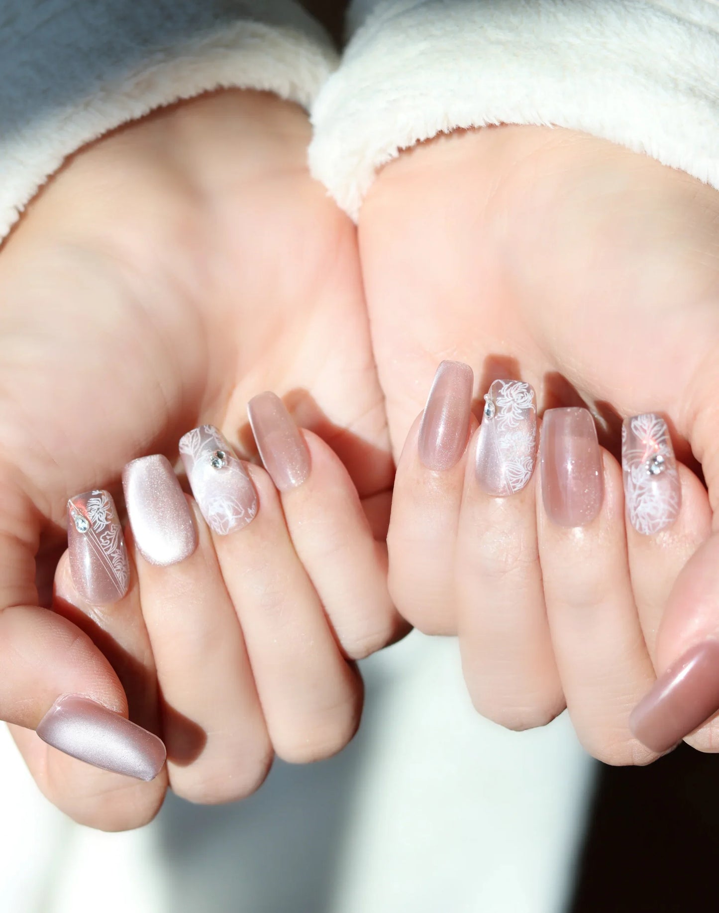 【20%OFF】Rosy Lace - ローズベージュレースニュアンスビジュー上品 ミディアムスクエアオフネイルチップ