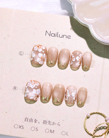 Soft Blossom - ヌーディーベージュフラワーデザインゴールドライン上品ショートスクエアオフネイルチップ