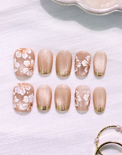 Soft Blossom - ヌーディーベージュフラワーデザインゴールドライン上品ショートスクエアオフネイルチップ