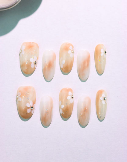 Petal Drift - ヌーディーベージュ フラワーペタル ニュアンス 上品オーバル ネイルチップ