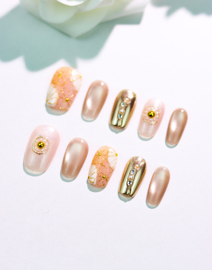 Cream Flower - ヌーディーベージュ 金線フラワー パールアクセント 上品ニュアンスミディアムスクエアオフネイルチップ