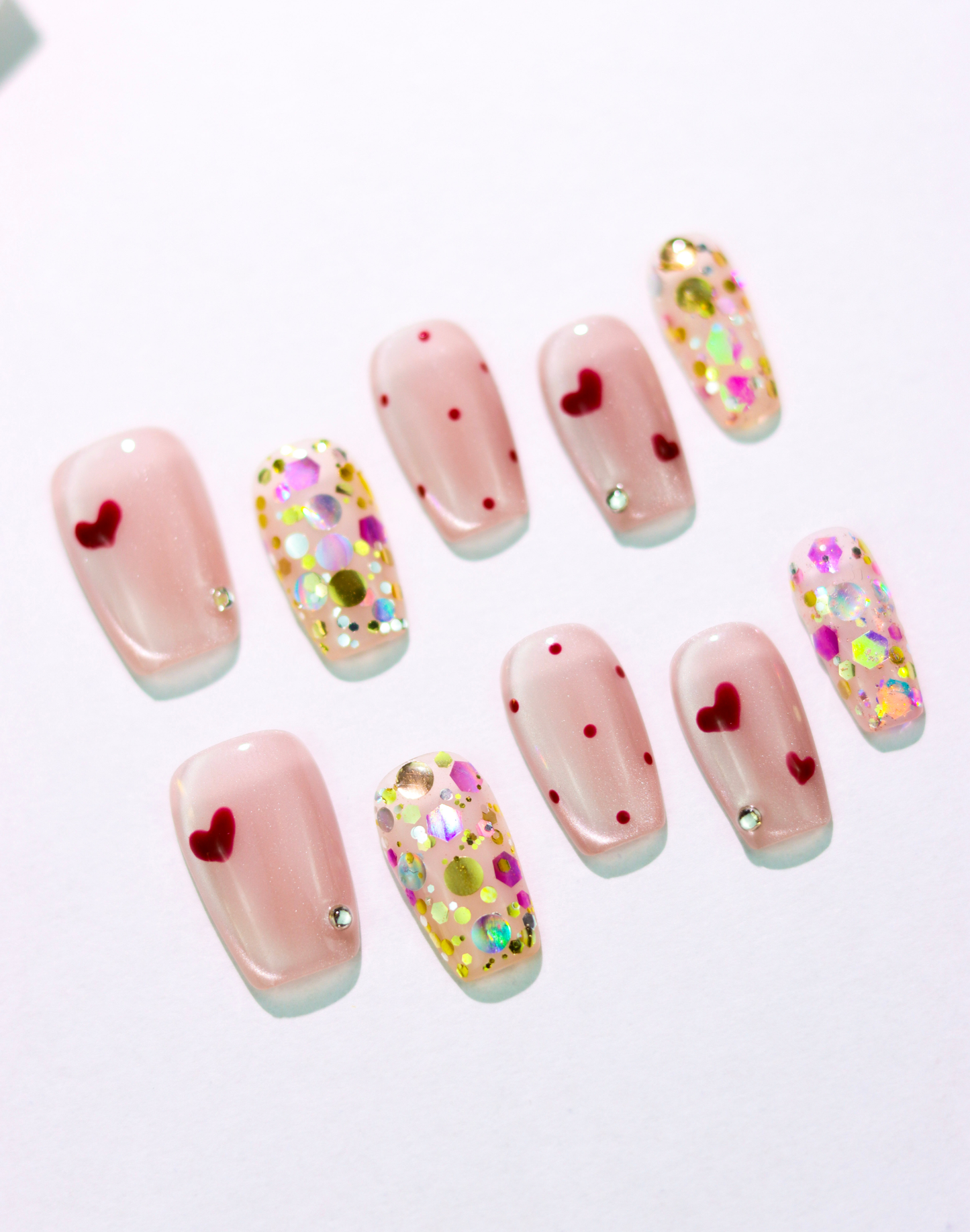 Sweetheart Sparkle - ミルキーピンクカラースパンコールハートアクセントニュアンスミディアムスクエアオフネイルチップ